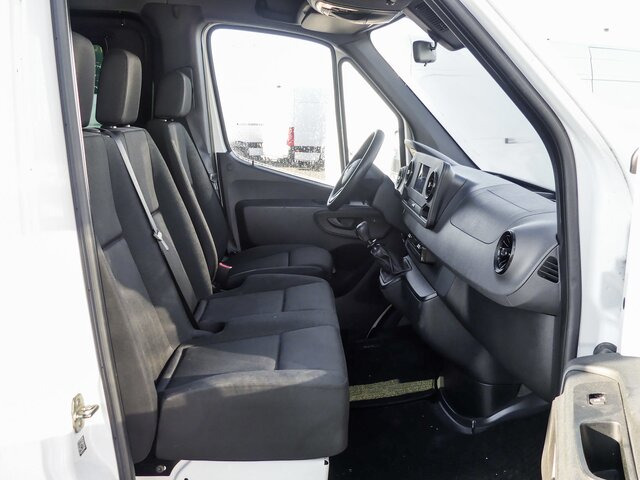 MERCEDES-BENZ Sprinter 214 CDI Kasten,3924,MBUX,Kamera - Fourgonnette: photos 2 MERCEDES-BENZ Sprinter 214 CDI Kasten,3924,MBUX,Kamera - Fourgonnette: photos 2