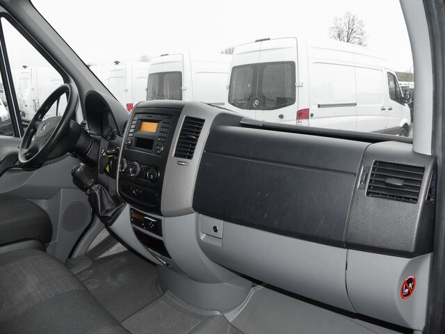 MERCEDES-BENZ Sprinter 311 CDI DOKA Pritsche,AHK,Standheizung - Utilitaire plateau baché, Utilitaire double cabine: photos 2 MERCEDES-BENZ Sprinter 311 CDI DOKA Pritsche,AHK,Standheizung - Utilitaire plateau baché, Utilitaire double cabine: photos 2