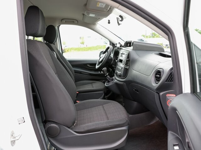MERCEDES-BENZ Vito 111 TourerPro,lang,8Sitzer,Klima,Standhzg. - Transport de personnes: photos 4 MERCEDES-BENZ Vito 111 TourerPro,lang,8Sitzer,Klima,Standhzg. - Transport de personnes: photos 4