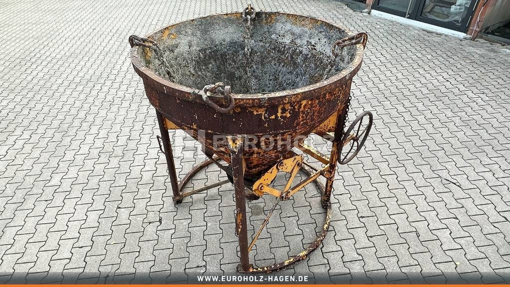 Betonsilo Krankübel Betonbombe 750 l 1016 H - Silo à ciment: photos 2 Betonsilo Krankübel Betonbombe 750 l 1016 H - Silo à ciment: photos 2