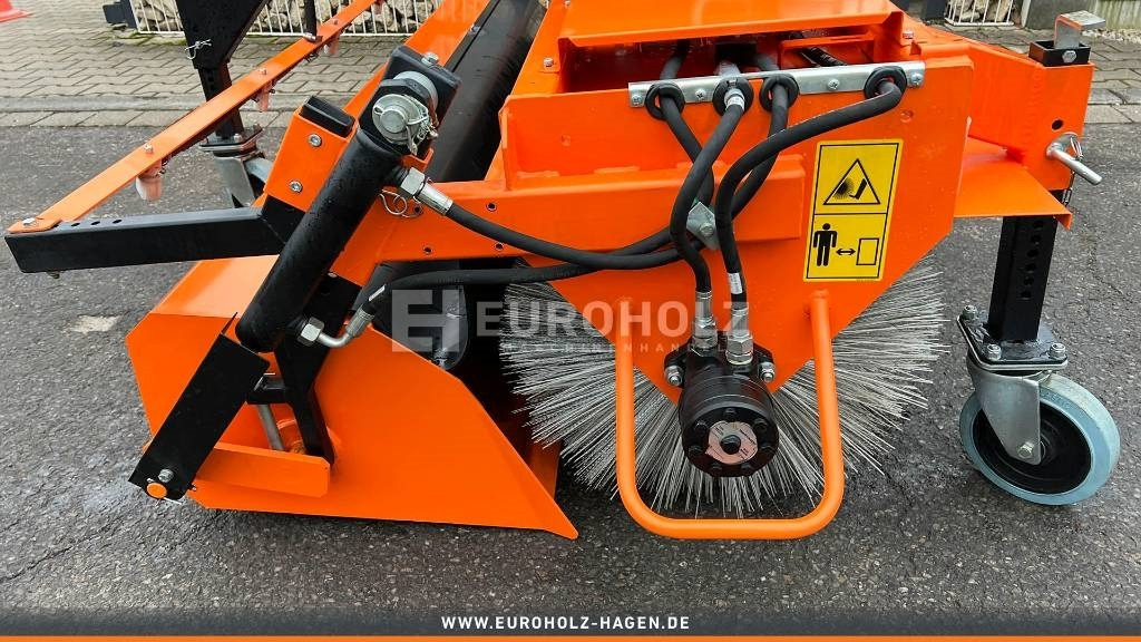 Kehrmaschine ZM2000 Stapleraufnahme - Brosse pour Véhicule de voirie/ Spécial: photos 5 Kehrmaschine ZM2000 Stapleraufnahme - Brosse pour Véhicule de voirie/ Spécial: photos 5