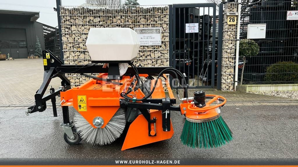 Kehrmaschine ZM2000 mit Seitenbesen - Brosse pour Véhicule de voirie/ Spécial: photos 3 Kehrmaschine ZM2000 mit Seitenbesen - Brosse pour Véhicule de voirie/ Spécial: photos 3