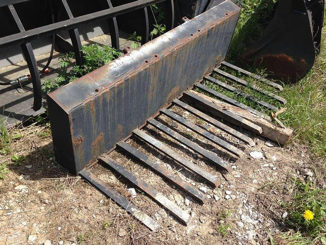 Gabel für Mustang Kompaktlader - Godet: photos 2 Gabel für Mustang Kompaktlader - Godet: photos 2