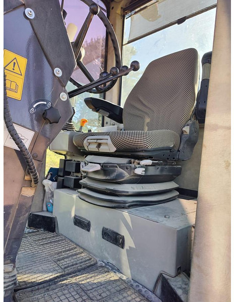 New Holland F106.6A Motorgrader - Niveleuse: photos 5 New Holland F106.6A Motorgrader - Niveleuse: photos 5