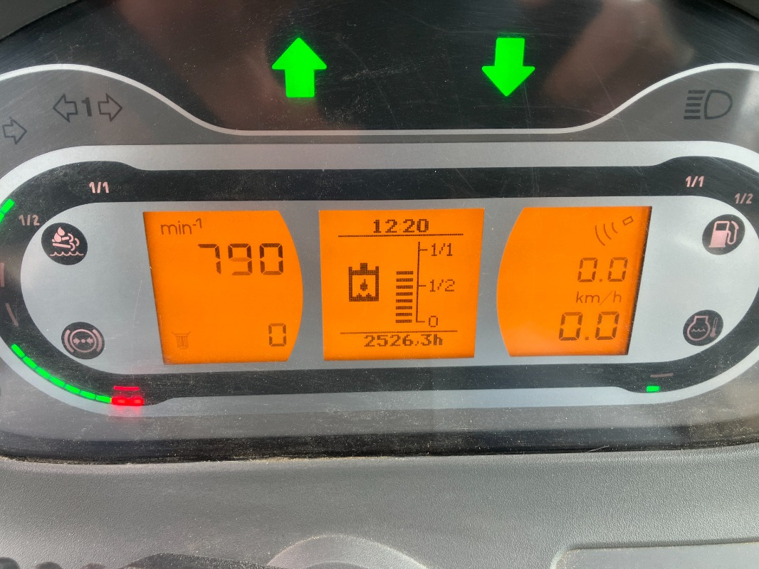 Fendt 724 PowerPlus mit Frontkraftheber - Tracteur agricole: photos 3 Fendt 724 PowerPlus mit Frontkraftheber - Tracteur agricole: photos 3