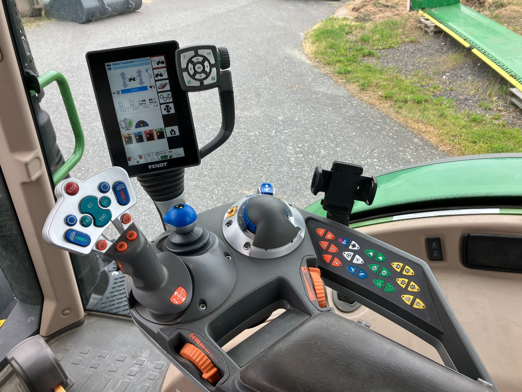 Fendt 724 PowerPlus mit Frontkraftheber - Tracteur agricole: photos 2 Fendt 724 PowerPlus mit Frontkraftheber - Tracteur agricole: photos 2