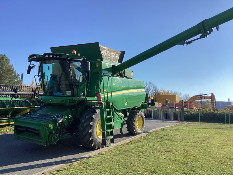 John Deere T660i mit 630X Schneidwerk - Moissonneuse-batteuse: photos 1 John Deere T660i mit 630X Schneidwerk - Moissonneuse-batteuse: photos 1