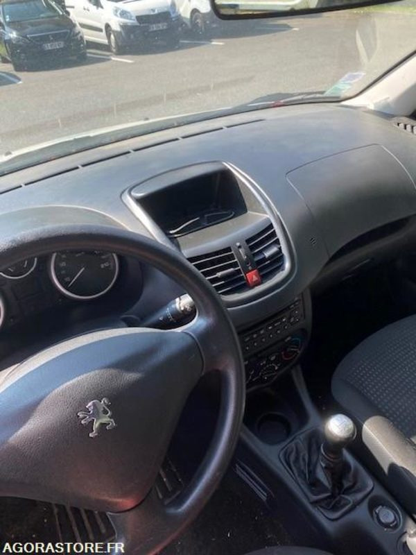 206+ AFFAIRE PACK CD CLIM 1.4 HDI BLUE LION 70 CV - 2010 / 185 000 KM - Voiture: photos 5 206+ AFFAIRE PACK CD CLIM 1.4 HDI BLUE LION 70 CV - 2010 / 185 000 KM - Voiture: photos 5