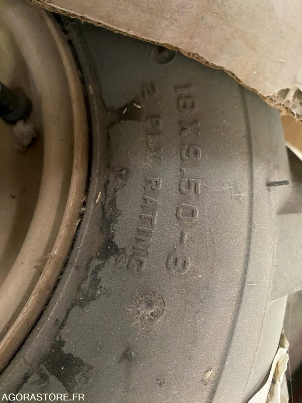 4 Roues completes CARLISLE 18 X 9.50-8 pour DITCH WITCH R300 - Matériel de chantier: photos 5 4 Roues completes CARLISLE 18 X 9.50-8 pour DITCH WITCH R300 - Matériel de chantier: photos 5