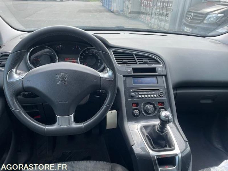 5008 STYLE 1.6 HDI 115cv 7PL- 08/2013/- 226500KM - Voiture: photos 5 5008 STYLE 1.6 HDI 115cv 7PL- 08/2013/- 226500KM - Voiture: photos 5