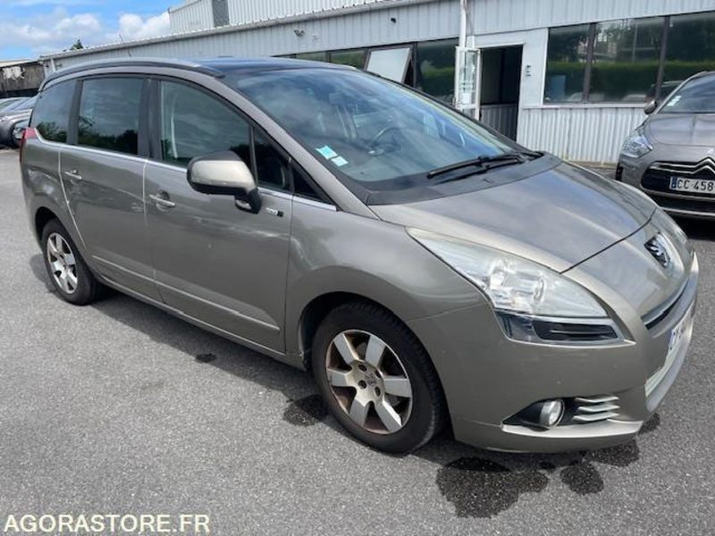 5008 STYLE 1.6 HDI 115cv 7PL- 08/2013/- 226500KM - Voiture: photos 4 5008 STYLE 1.6 HDI 115cv 7PL- 08/2013/- 226500KM - Voiture: photos 4