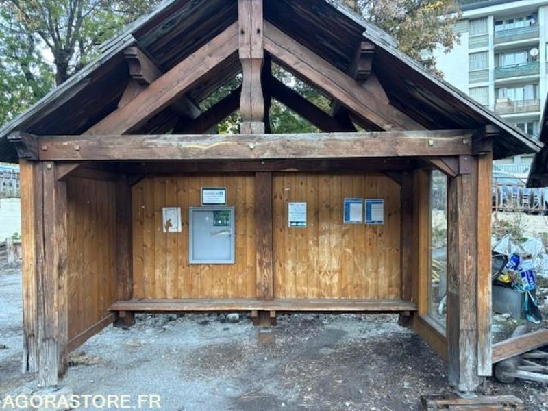 Grand abris bus bois - Autre matériel: photos 1 Grand abris bus bois - Autre matériel: photos 1