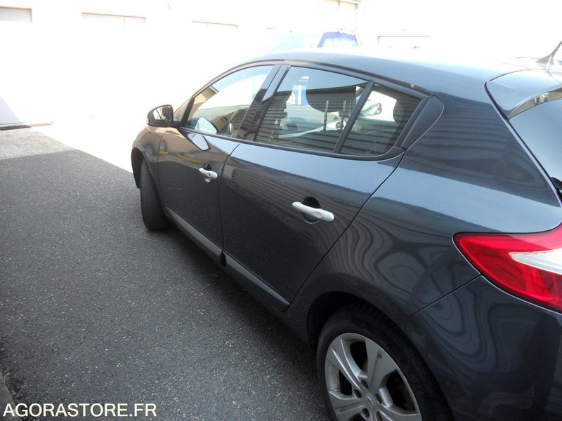 LOT 7 SLT - RENAULT MEGANE - Autre matériel: photos 4 LOT 7 SLT - RENAULT MEGANE - Autre matériel: photos 4