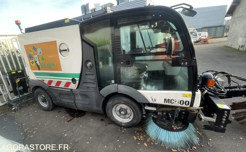 BALAYEUSE MATHIEU AZURA DE 2013 - Balayeuse de voirie: photos 2 BALAYEUSE MATHIEU AZURA DE 2013 - Balayeuse de voirie: photos 2