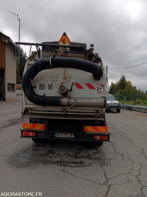 BALAYEUSE de Voiries- RENAULT MIDLUM 220 DXI avec aspiratrice EUROVOIRIE - Balayeuse de voirie: photos 3 BALAYEUSE de Voiries- RENAULT MIDLUM 220 DXI avec aspiratrice EUROVOIRIE - Balayeuse de voirie: photos 3