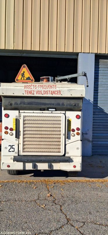 Balayeuse Euroclean Sicas modèle Millennium " New Generation" - Balayeuse de voirie: photos 4 Balayeuse Euroclean Sicas modèle Millennium " New Generation" - Balayeuse de voirie: photos 4