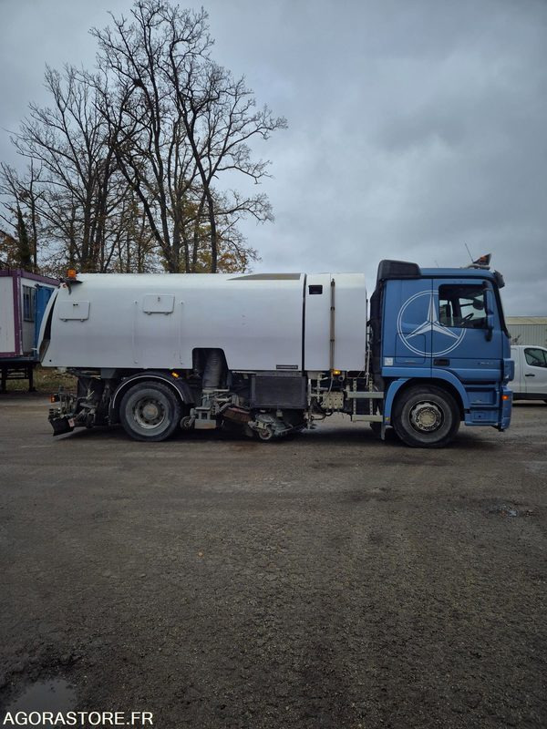 Balayeuse Eurovoirie Optifant 70 TA THP - Balayeuse de voirie: photos 1 Balayeuse Eurovoirie Optifant 70 TA THP - Balayeuse de voirie: photos 1