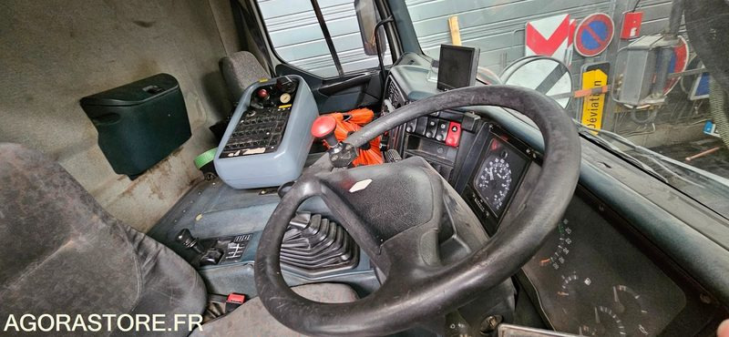 Balayeuse SCARAB MAJOR/Renault DK485AH Non roulant (Vente uniquement Export) - Balayeuse de voirie: photos 5 Balayeuse SCARAB MAJOR/Renault DK485AH Non roulant (Vente uniquement Export) - Balayeuse de voirie: photos 5