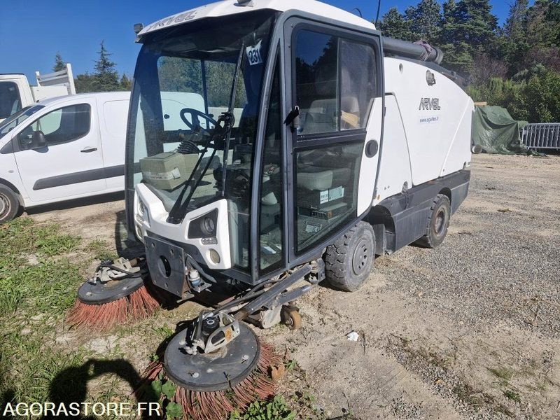 Balayeuse SCHMIDT 2242 heures 2017 - Balayeuse de voirie: photos 1 Balayeuse SCHMIDT 2242 heures 2017 - Balayeuse de voirie: photos 1