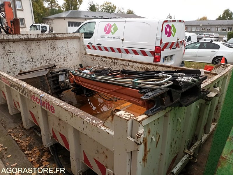 Benne sur Berce avec Grue intégrée - Matériel de chantier: photos 2 Benne sur Berce avec Grue intégrée - Matériel de chantier: photos 2