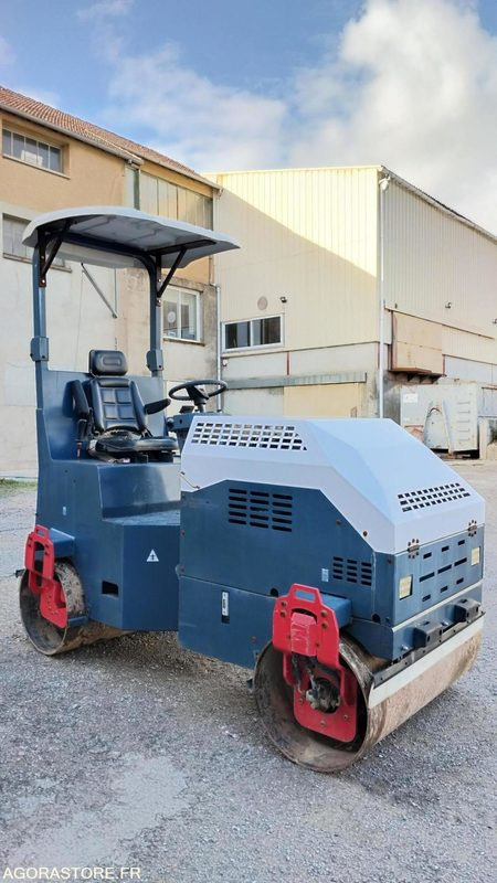 COMPACTEUR ROUTIER - Compacteur: photos 1 COMPACTEUR ROUTIER - Compacteur: photos 1