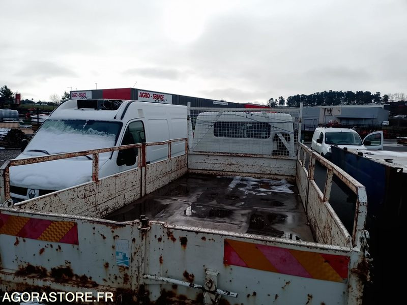 MITSUBISHI CANTER ( MOTEUR HS ) - Camion: photos 4 MITSUBISHI CANTER ( MOTEUR HS ) - Camion: photos 4