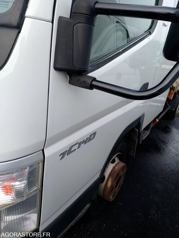 MITSUBISHI CANTER ( MOTEUR HS ) - Camion: photos 1 MITSUBISHI CANTER ( MOTEUR HS ) - Camion: photos 1