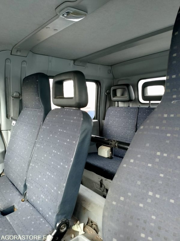 MITSUBISHI CANTER ( MOTEUR HS ) - Camion: photos 2 MITSUBISHI CANTER ( MOTEUR HS ) - Camion: photos 2