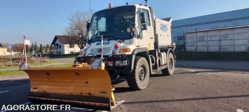 Mercedes UNIMOG U300 - lame de déneigement / saleuse - 2011- 24300 kms - Camion: photos 2 Mercedes UNIMOG U300 - lame de déneigement / saleuse - 2011- 24300 kms - Camion: photos 2