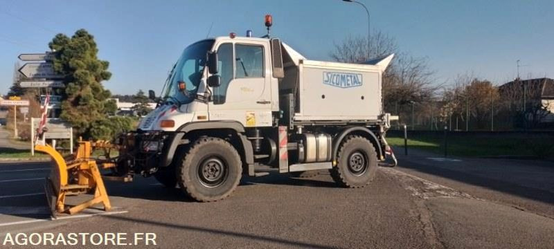 Mercedes UNIMOG U300 - lame de déneigement / saleuse - 2011- 24300 kms - Camion: photos 5 Mercedes UNIMOG U300 - lame de déneigement / saleuse - 2011- 24300 kms - Camion: photos 5