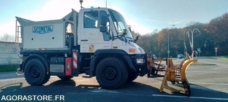Mercedes UNIMOG U300 - lame de déneigement / saleuse - 2011- 24300 kms - Camion: photos 3 Mercedes UNIMOG U300 - lame de déneigement / saleuse - 2011- 24300 kms - Camion: photos 3