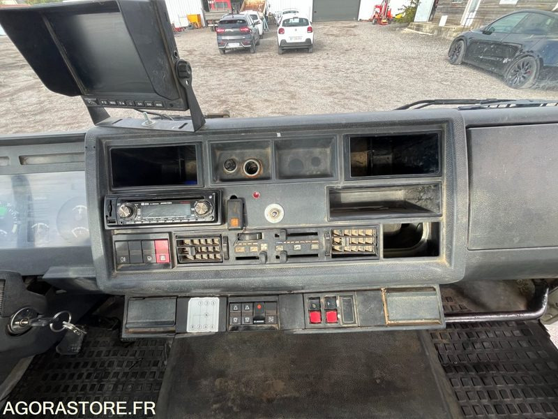 Camion Poid lourd Renault Midlum 180 – Ampliroll / Polybenne – 1995 – 414 000 km: photos 7 Camion Poid lourd Renault Midlum 180 – Ampliroll / Polybenne – 1995 – 414 000 km: photos 7
