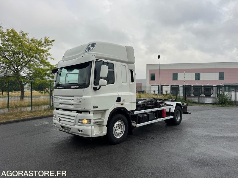 Porteur DAF CF460 19T Ampliroll GUIMA - 2009 - 801000km - Camion: photos 1 Porteur DAF CF460 19T Ampliroll GUIMA - 2009 - 801000km - Camion: photos 1