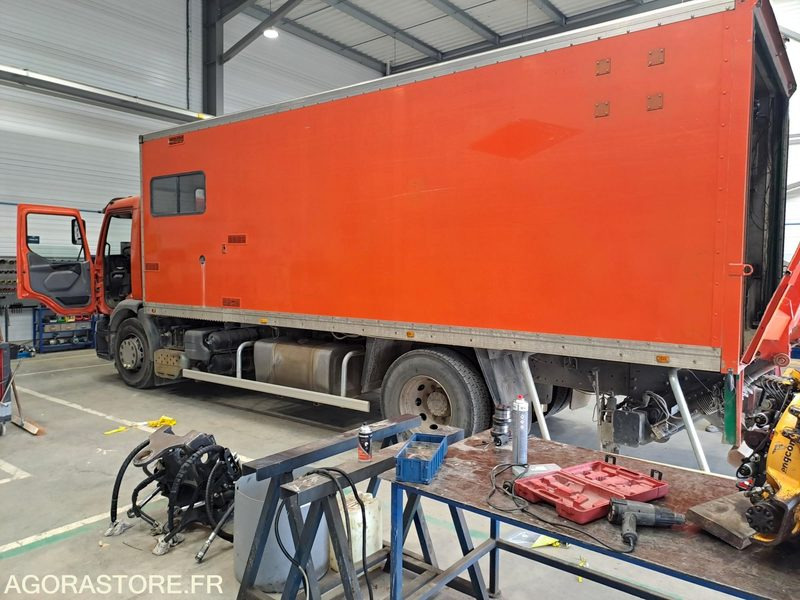 Renault Premium - 2002 - 245200kms (P2001104) - Camion: photos 2 Renault Premium - 2002 - 245200kms (P2001104) - Camion: photos 2