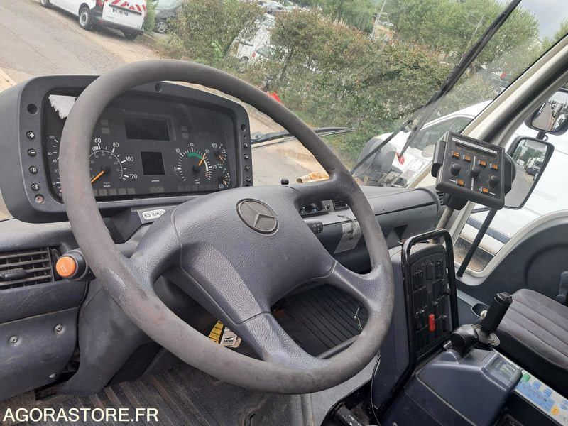 Unimog U500 Mercedes 3121 - Camion: photos 5 Unimog U500 Mercedes 3121 - Camion: photos 5