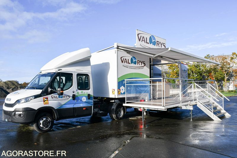 VEHICULE EVENEMENTIEL - CAMION PODIUM IVECO DAILY 6000 kms 2018 - Camion: photos 2 VEHICULE EVENEMENTIEL - CAMION PODIUM IVECO DAILY 6000 kms 2018 - Camion: photos 2