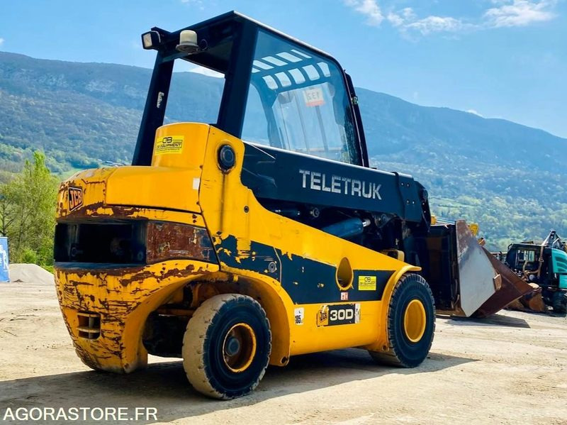 Chariot télescopique Teletruk JCB TLT30D - Année 2004 - 3870 h - Chariot télescopique: photos 4 Chariot télescopique Teletruk JCB TLT30D - Année 2004 - 3870 h - Chariot télescopique: photos 4