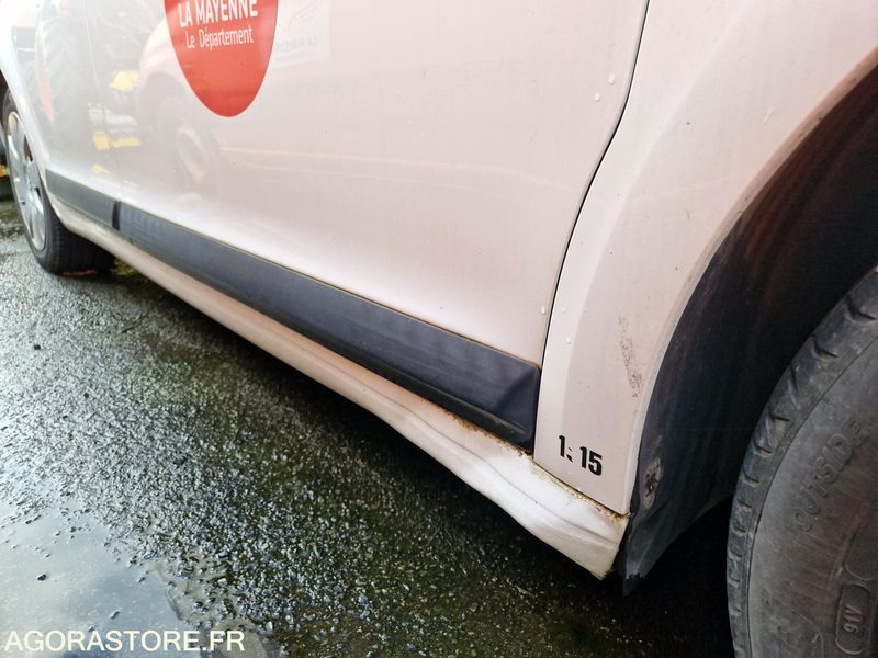 Voiture Citroën C4 - 259870 -2010- AW034XE: photos 11 Voiture Citroën C4 - 259870 -2010- AW034XE: photos 11