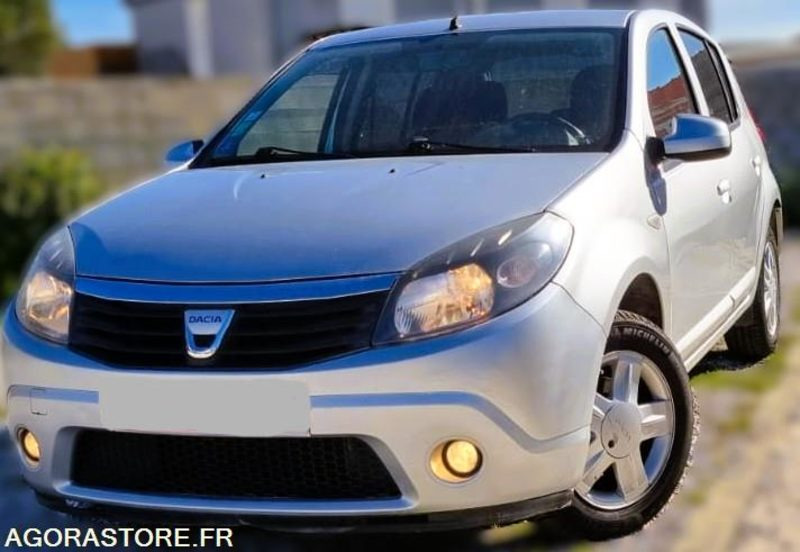 Dacia Sandero MPI GPL/ ESSENCE 176000km - Voiture: photos 1 Dacia Sandero MPI GPL/ ESSENCE 176000km - Voiture: photos 1