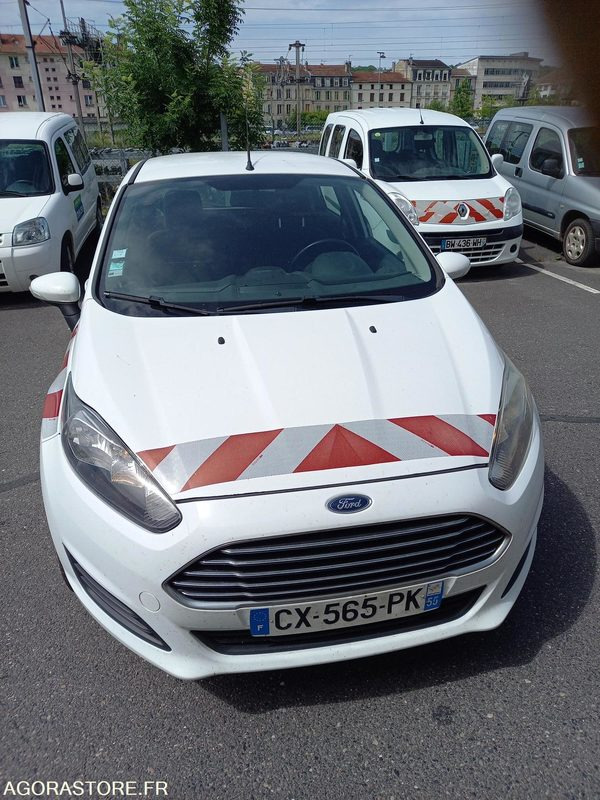 FORD FIESTA TDCI 70 FAP TREND -5 PORTES - Voiture: photos 2 FORD FIESTA TDCI 70 FAP TREND -5 PORTES - Voiture: photos 2