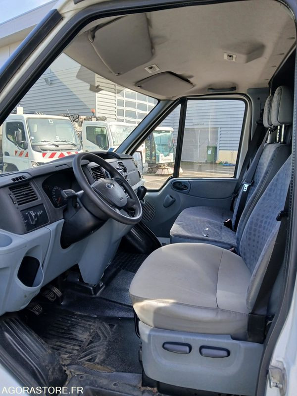 FORD TRANSIT 130 T 350 - 2007 - 215 772km - Fourgon utilitaire: photos 4 FORD TRANSIT 130 T 350 - 2007 - 215 772km - Fourgon utilitaire: photos 4
