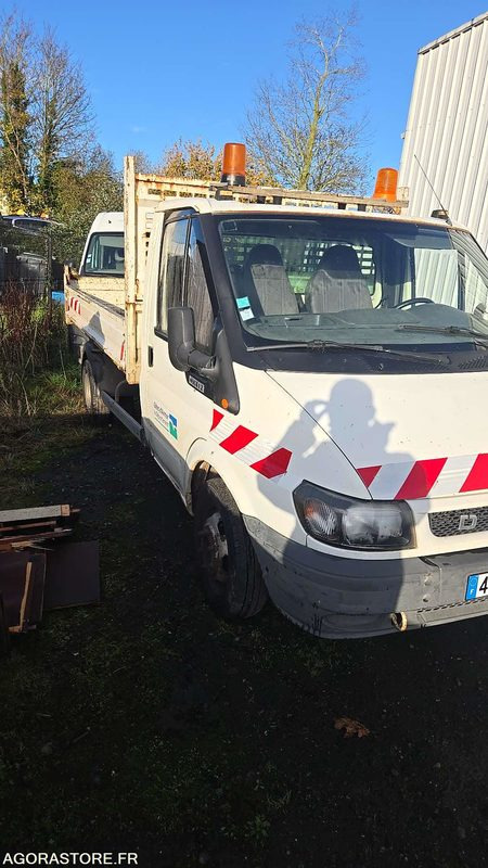 FORD TRANSIT BENNE - 2004 - 197373 KM - 4036-XJ-22 - Utilitaire benne: photos 2 FORD TRANSIT BENNE - 2004 - 197373 KM - 4036-XJ-22 - Utilitaire benne: photos 2