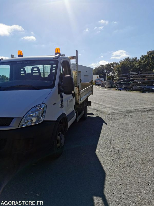 FOURGON BENNE - IVECO - DAILY 35C13 - 2011 / 264350 KM - BJ028EC - Utilitaire benne: photos 3 FOURGON BENNE - IVECO - DAILY 35C13 - 2011 / 264350 KM - BJ028EC - Utilitaire benne: photos 3