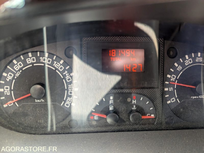 FOURGON IVECO 35C18 - 2008 - 182 000 KM - Fourgon utilitaire: photos 4 FOURGON IVECO 35C18 - 2008 - 182 000 KM - Fourgon utilitaire: photos 4