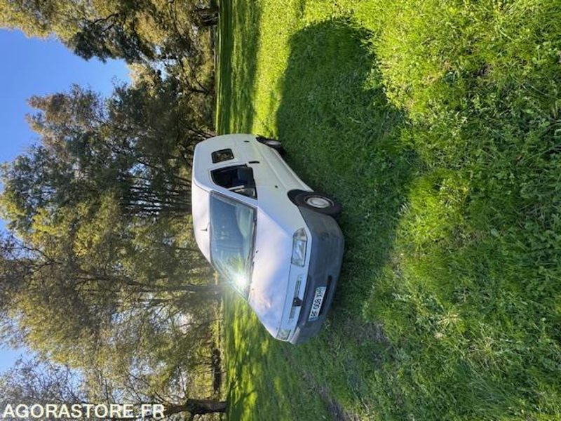 FOURGON PEUGEOT - Fourgon utilitaire: photos 1 FOURGON PEUGEOT - Fourgon utilitaire: photos 1