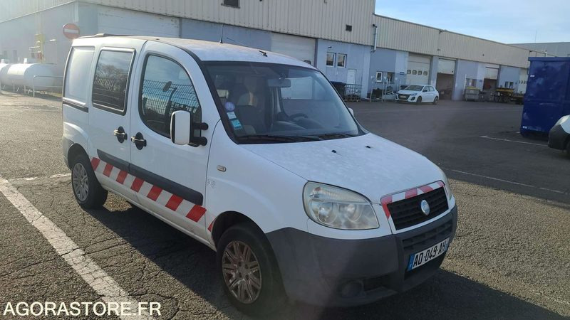 Fiat Doblo - 2010 - 200000kms - AD049AH - Fourgonnette: photos 1 Fiat Doblo - 2010 - 200000kms - AD049AH - Fourgonnette: photos 1