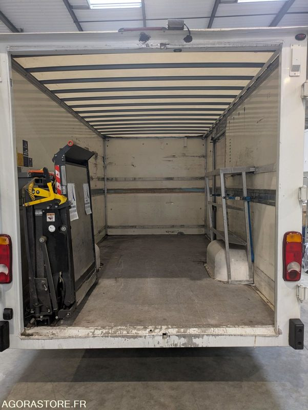 Fourgon - Renault Master - 2014 - 185346 Kms - Fourgon utilitaire: photos 5 Fourgon - Renault Master - 2014 - 185346 Kms - Fourgon utilitaire: photos 5