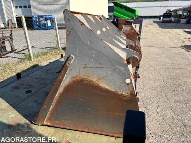 GODET DE CHARGEUR 2800 LITRES EN ATTACHE TYPE VOLVO - Godet pour chargeur: photos 3 GODET DE CHARGEUR 2800 LITRES EN ATTACHE TYPE VOLVO - Godet pour chargeur: photos 3