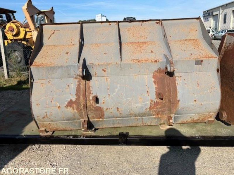 GODET DE CHARGEUR 2800 LITRES EN ATTACHE TYPE VOLVO - Godet pour chargeur: photos 4 GODET DE CHARGEUR 2800 LITRES EN ATTACHE TYPE VOLVO - Godet pour chargeur: photos 4
