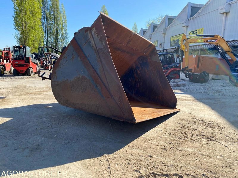 GODET GRAND VOLUME POUR CHARIOT ELEVATEUR - Année 1996 - Matériel de chantier: photos 2 GODET GRAND VOLUME POUR CHARIOT ELEVATEUR - Année 1996 - Matériel de chantier: photos 2